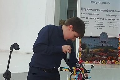 Юные кулибины показали в Улан-Удэ автомойку для доски и робота