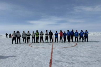 В Бурятии футбол сыграли на льду Байкала