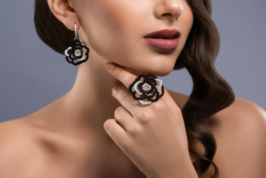 Акцент на уши: самые модные серьги на весну-лето 2026