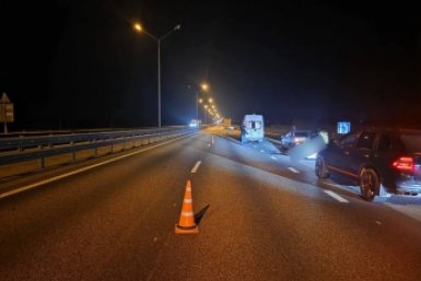 На Кубани водитель грузовика насмерть раздавил двоих мужчин на трассе М-4 "Дон"