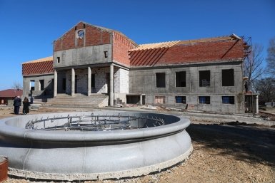 Под Кореновском вместо сгоревшего ДК строят досуговый центр за 200 млн рублей