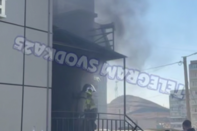 "Дым черный валит": знаменитое заведение загорелось во Владивостоке – кадры