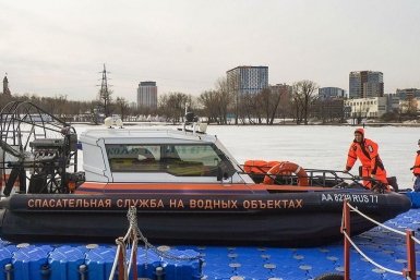 Хрупкий лед: десятки спасателей патрулируют столичные реки и водоемы