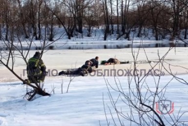 В Москве спасли мужчину, провалившегося под лед реки