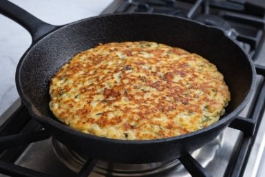 Завтрак за 10 минут: беру пачку творога и лаваша — и превращаю в сочный "ленивый хачапури"