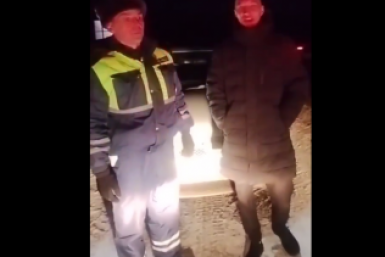 Полицейские Приангарья помогли застрявшей на морозе семье с двухмесячным ребенком