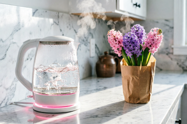 Чайник часами не намываю: всего 1 ложка средства, и промахиваю губкой — блестит как новенький