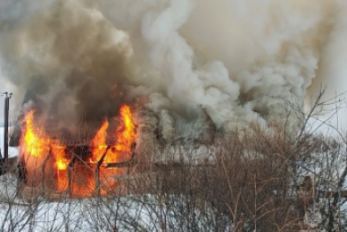 Магаданские огнеборцы ликвидировали возгорание частного дома ГУ МЧС России по Магаданской области