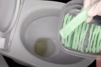 Клею 1 пластинку под ободок - унитаз как новый: ни желтизны, ни разводов, ни запаха