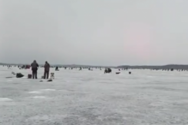 "Всплывут потом": ситуация с рыбаками на льду взбудоражила приморцев – видео