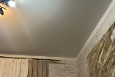 Разочаровались многие: почему натяжные потолки перестают выбирать для ремонта - главные минусы