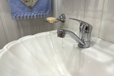 Тепло уходит в воздух: простые способы сэкономить на ЖКХ тысячи рублей