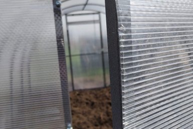 Меняю мутный поликарбонат на ПЭТ-лист — и получаю кристальный купол: прозрачный, мощный и невероятно надежный