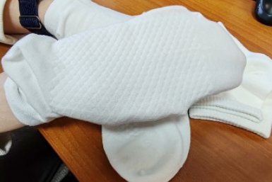 Отбелить носки легко и просто — 2 ст. л. в кипяток, и грязь с пяток исчезает за минуты