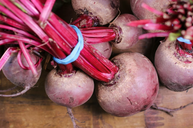 Дачники, это не свёкла, а бордовый нектар: Яркая и сочная внутри — корнеплоды по 500 г
