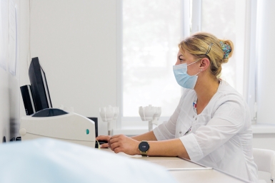 Мед, орехи и яблоки запрещены: какие продукты нельзя есть с аллергией на пыльцу