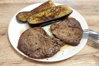 Мясо будет таять во рту: добавьте этот фрукт в маринад, и даже жесткая говядина станет нежной