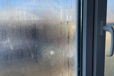 Создаю на стеклах невидимую защиту - и не мою окна по 4 месяца: пыль и капли дождя просто скатываются вниз