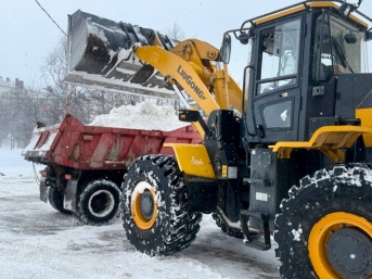 В Магадане продолжается расчистка от снега участков улично-дорожной сети Источник