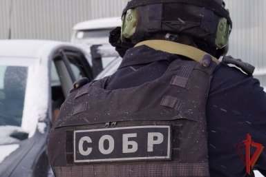 В Биробиджане спецназ задержал рецидивиста за незаконный оборот наркотиков 