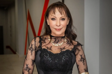 Состояние тяжелое: у певицы Хлебниковой нашли опухоль на лице