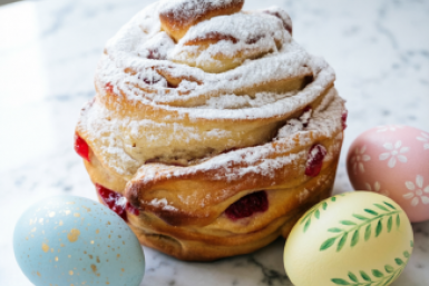 Беру вяленую вишню и горсть фисташек - и готовлю изысканный кулич-краффин: шедевр, который тает во рту