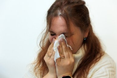 Заразили на работе? Юрист объяснила, как отсудить компенсацию у коллеги