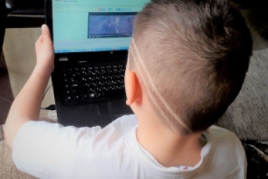 MAX заговорил по-английски