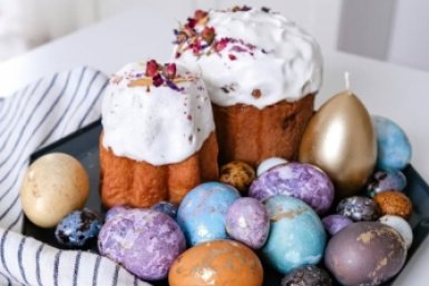 Белоснежная и стойкая: секрет идеальной глазури, которая не липнет к рукам и не течет с кулича