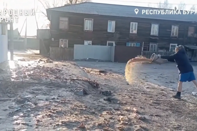 Жильцы многоэтажки в Улан-Удэ пожаловались на "радиоактивный" туалет"