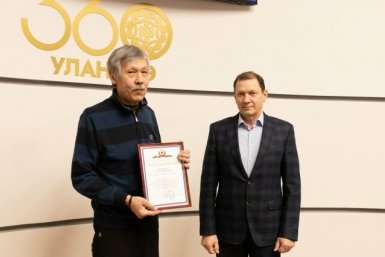 В Улан-Удэ вручили награду 68-летнему добровольцу СВО
