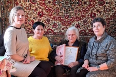 Ветеран труда отметила 95-летний юбилей в Забайкалье Департамента ЗАГС Забайкалья
