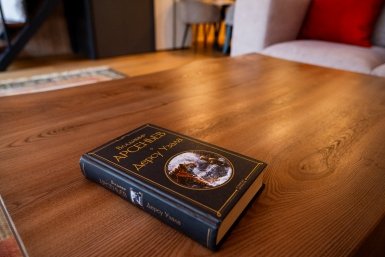 Книга на столе Евдокия Сорокина, ИА AmurMedia