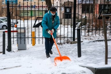 Штрафы до 900 000 рублей за травму у подъезда: что заставит УК платить за неубранный снег