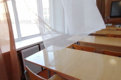 С учениками, ждущими уроки на бетонном полу, разберётся минобр Ставрополья Абрамченко Анета