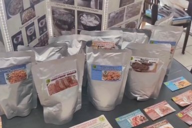 Волонтеры Красного Чикоя готовят сублимированные обеды для бойцов СВО