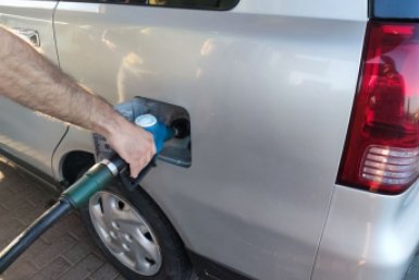 В России начал дешеветь бензин, но это продлится недолго