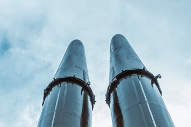 Иран нанес удар по крупнейшему заводу СПГ в Катаре