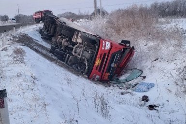 В Приморье из-за опрокинувшейся автоцистерны временно закрыто движение к селу Хороль