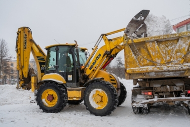 В Магадане продолжается расчистка от снега участков улично-дорожной сети Источник