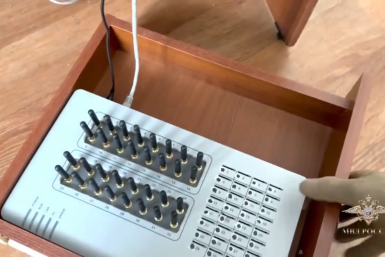 В Иркутске обнаружили офисы с сим-боксами для пропуска трафика мошенникам