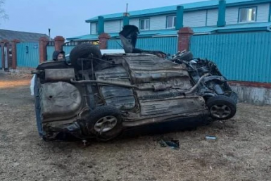 Эпичный кульбит на трассе сделал мужик на минивэне - жесткие кадры с места аварии