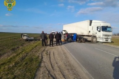 Два человека погибли и один пострадал в ДТП с тремя автомобиля на Ставрополье