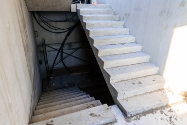 Крупную школу и детский сад начали строить в Подмосковье