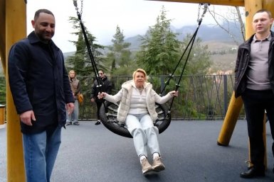 Обустроить площадку для выгула собак планируют в парке "Приветном" в Гурзуфе