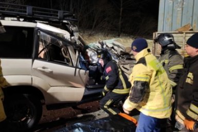 Водитель внедорожника серьезно пострадал в результате ДТП в Магадане