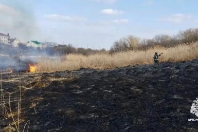 Пожар ликвидировали на площади в семь гектаров с помощью авиасистем в Ставрополе