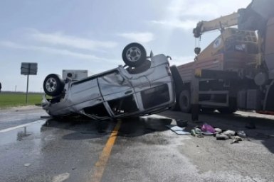 Трое детей и девушка пострадали в жестком ДТП с опрокидыванием