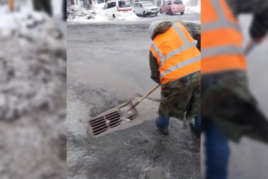 Бригады ручного труда чистят ливневые канализации пресс-служба Администрации ПКГО