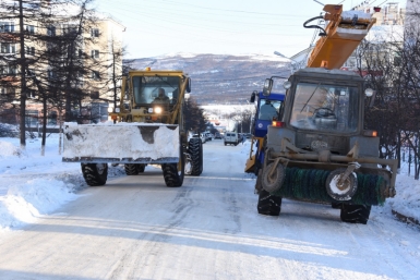 В Магадане продолжается расчистка от снега участков улично-дорожной сети Источник